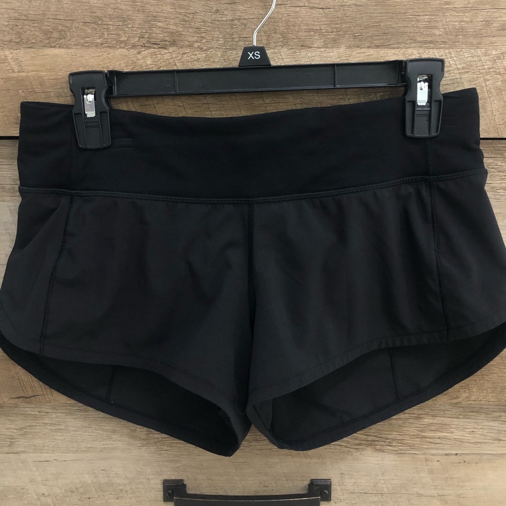 Lululemon black speed up shorts 2.5